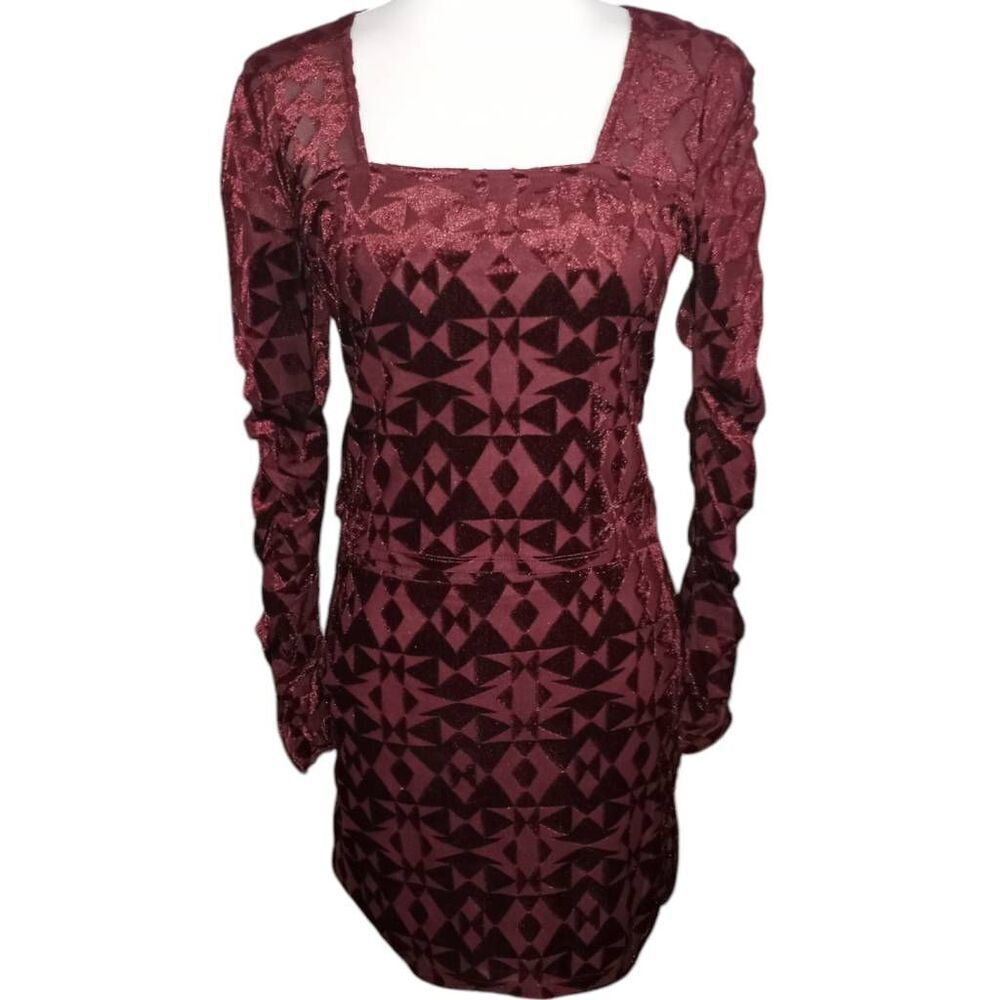 SELFIE BURGUNDY 2 PIECE SET SZ.M NWT.